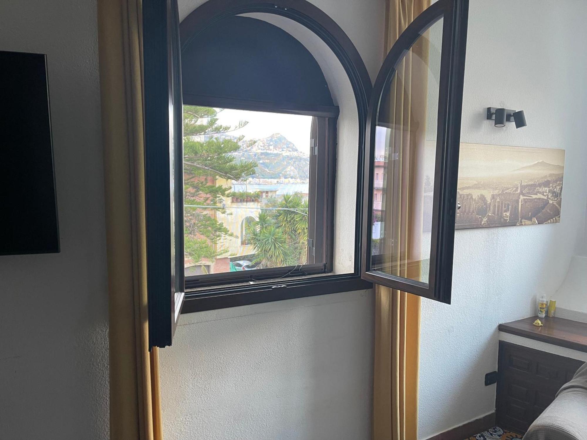 John Sea Suites Giardini Naxos Dış mekan fotoğraf
